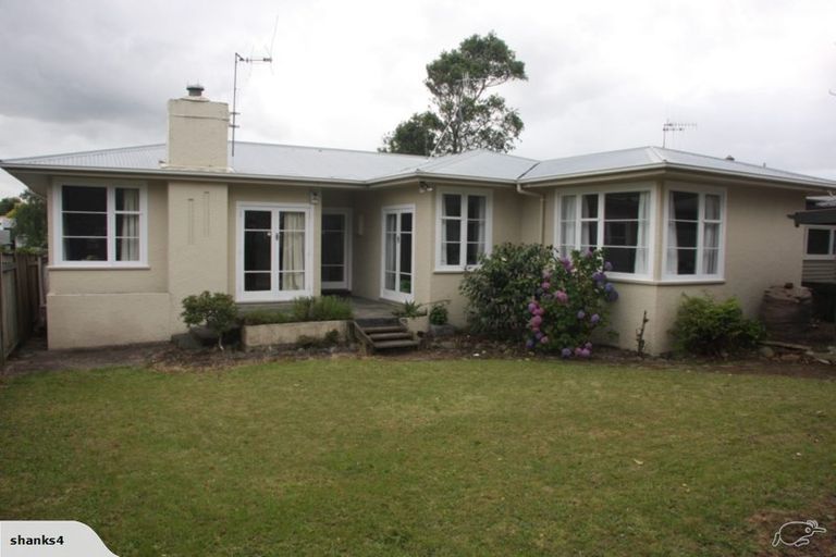 Photo of property in 16 Franklin Avenue, Hokowhitu, Palmerston North, 4410