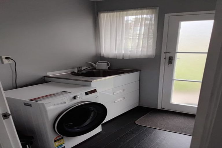 Photo of property in 20 Kelman Road, Kelston, Auckland, 0602