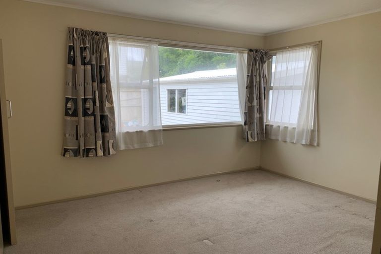 Photo of property in 1/4 Orton Street, Glenfield, Auckland, 0627