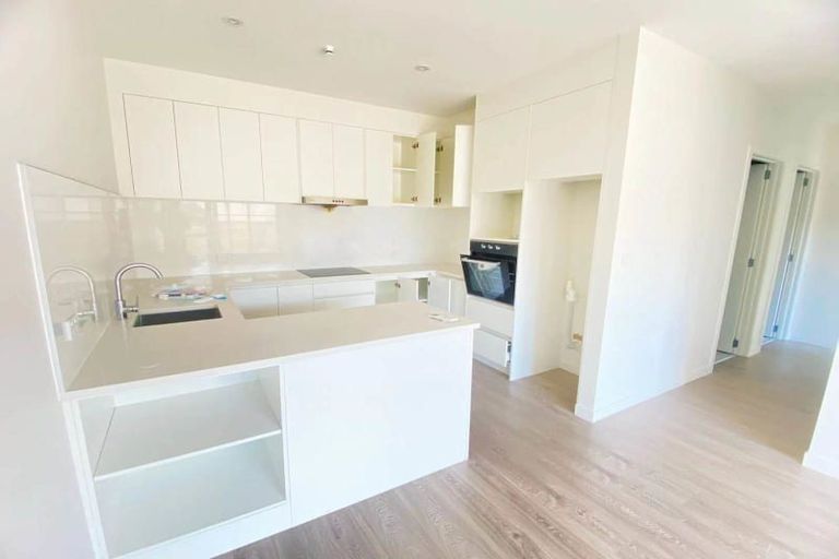 Photo of property in 92 Penguin Drive, Murrays Bay, Auckland, 0630