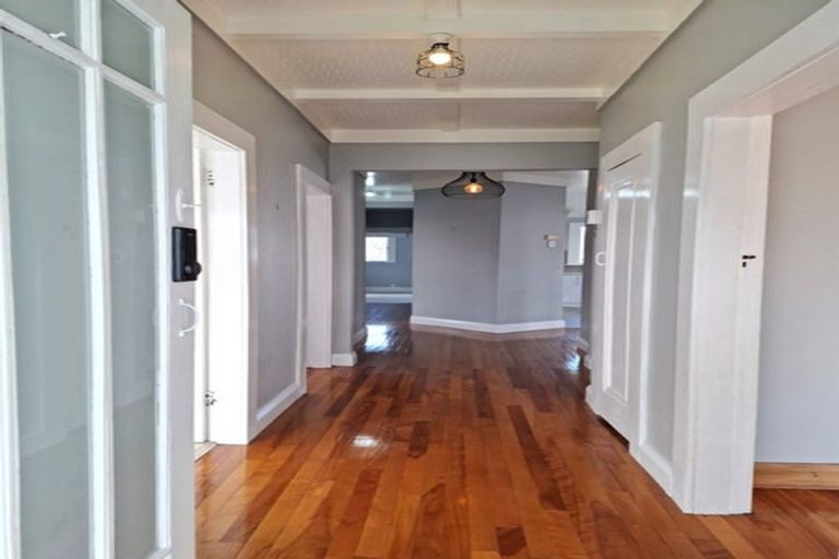 Photo of property in 1/12 Golf Road, New Lynn, Auckland, 0600