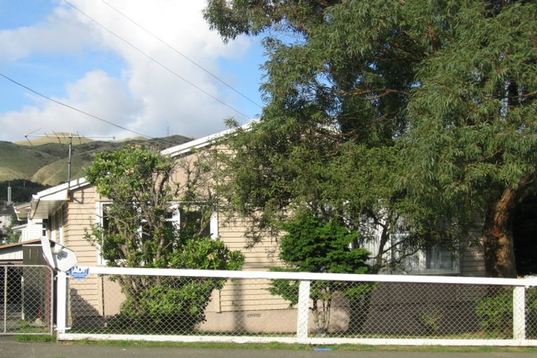 Photo of property in 64 Astrolabe Street, Cannons Creek, Porirua, 5024