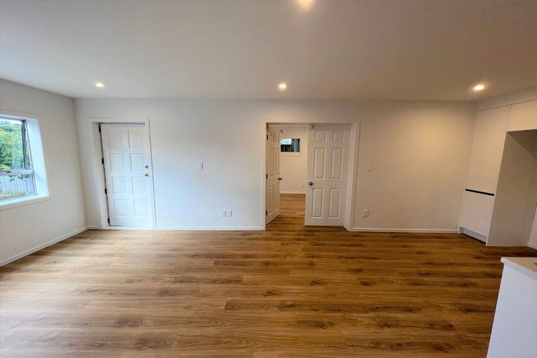 Photo of property in 65 Dundale Avenue, Blockhouse Bay, Auckland, 0600