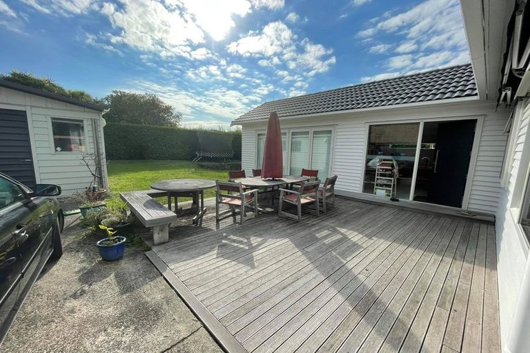 Photo of property in 16 Massey Avenue, Greenlane, Auckland, 1061
