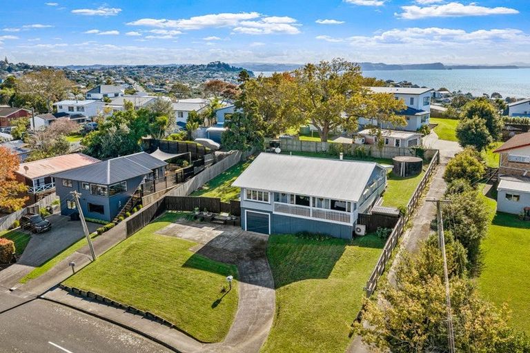 Photo of property in 18 Penton Road, Stanmore Bay, Whangaparaoa, 0932