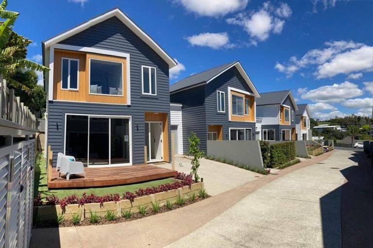 Photo of property in 7 The Bays Rise, Murrays Bay, Auckland, 0630