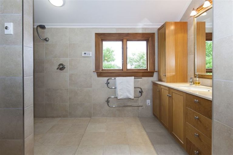 Photo of property in 130 Hackthorne Road, Cashmere, Christchurch, 8022