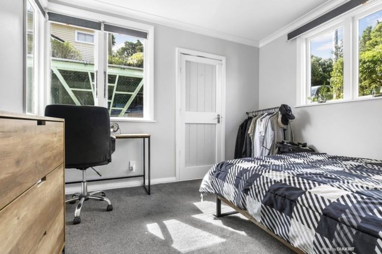 Photo of property in 16 Waru Street, Khandallah, Wellington, 6035