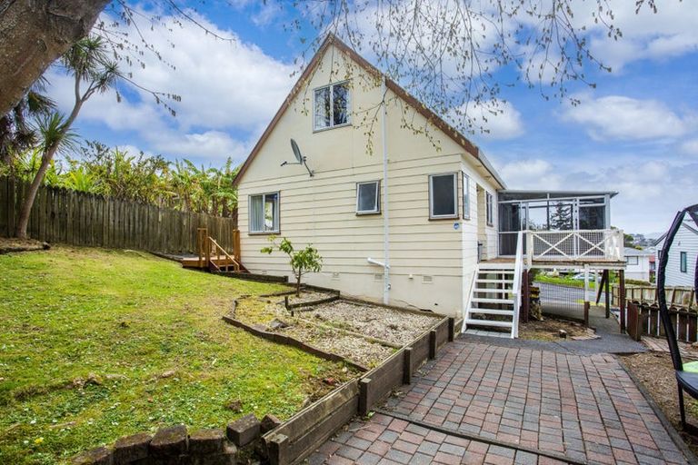 Photo of property in 8 Athena Drive, Totara Vale, Auckland, 0629
