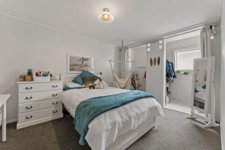 Photo of property in 2/71 Deep Creek Road, Waiake, Auckland, 0630