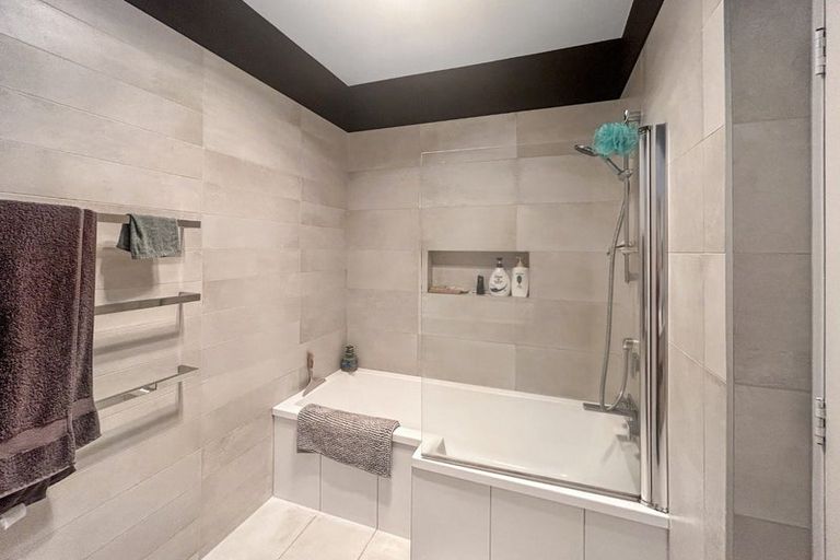 Photo of property in 2/195b Wairakei Road, Bryndwr, Christchurch, 8053