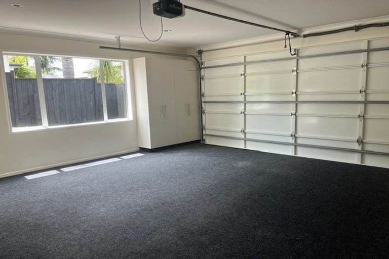 Photo of property in 9 Swindon Close, Mellons Bay, Auckland, 2014