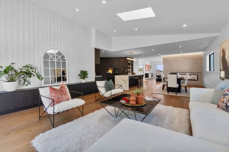 Photo of property in 2/21 Eastcliffe Road, Castor Bay, Auckland, 0620