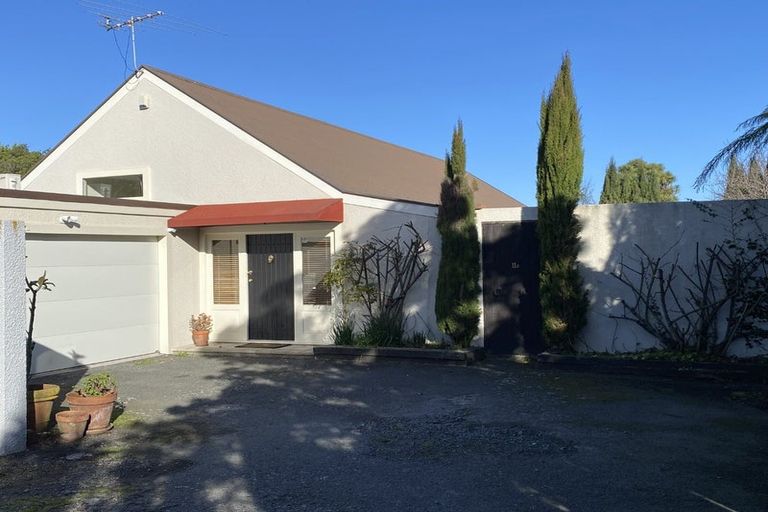 Photo of property in 2/11 Memorial Avenue, Ilam, Christchurch, 8053