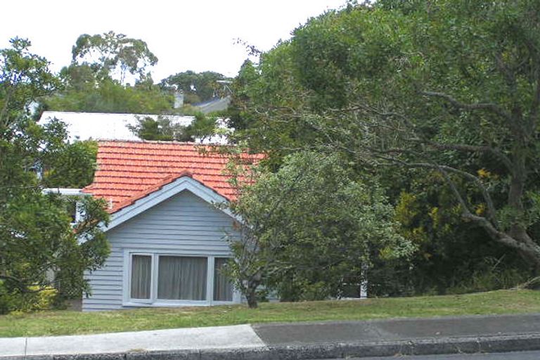 Photo of property in 186 Queen Street, Northcote Point, Auckland, 0627