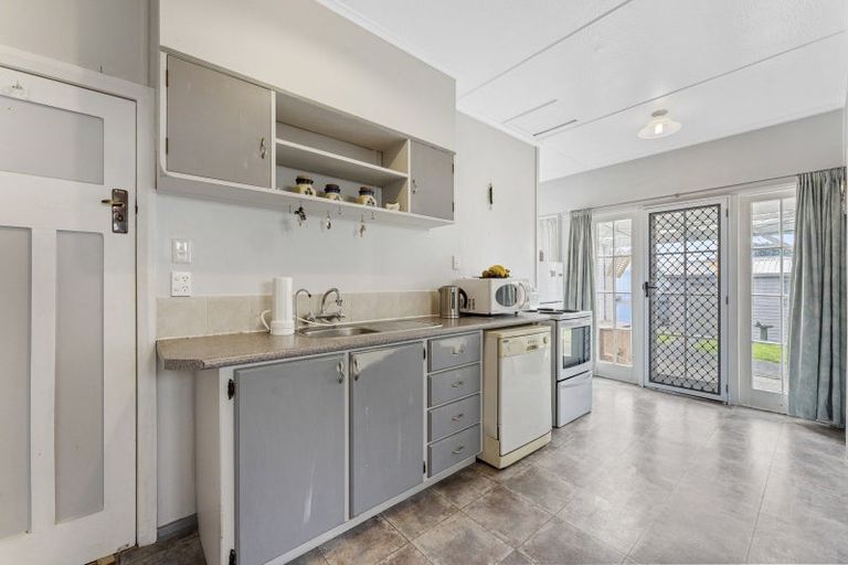 Photo of property in 28 Kawatiri Avenue, Gonville, Whanganui, 4501