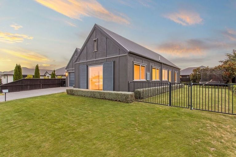 Photo of property in 7 Huntingdon Drive, Rangiora, 7400