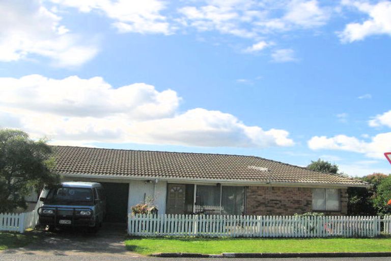 Photo of property in 2/1 Jennifer Place, Papatoetoe, Auckland, 2025