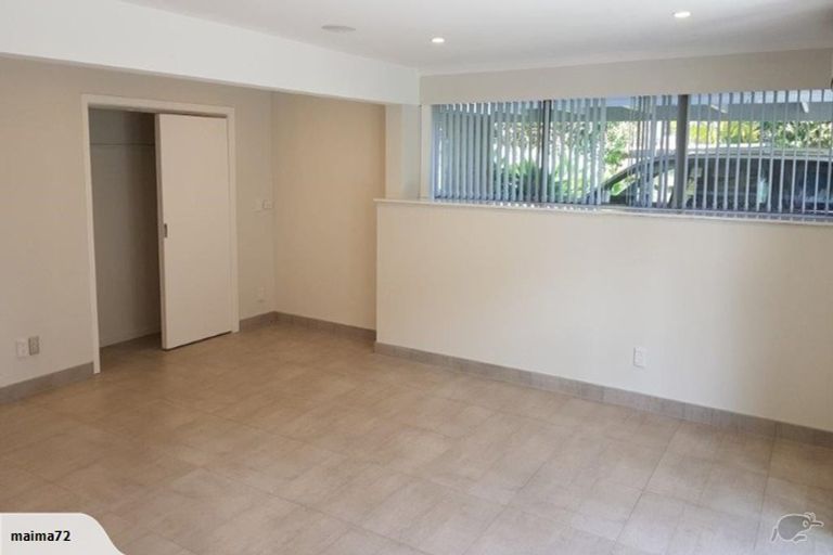 Photo of property in 2/598 Beach Road, Rothesay Bay, Auckland, 0630