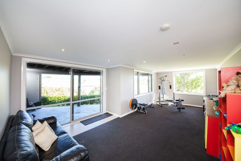 Photo of property in 85 Cashmere Drive, Fitzherbert, Palmerston North, 4410