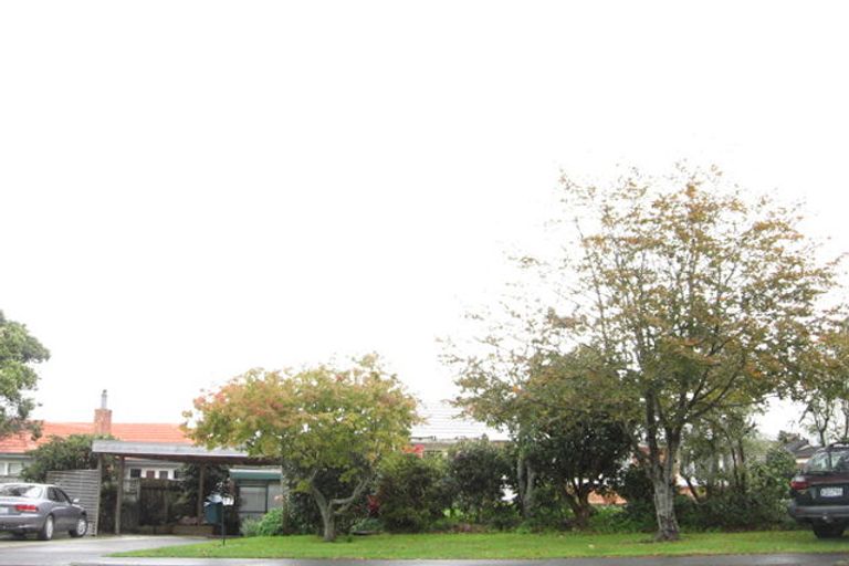 Photo of property in 77 Beach Road, Mellons Bay, Auckland, 2014