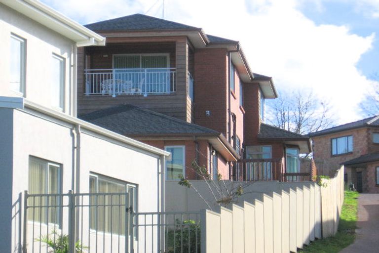 Photo of property in 57 Medallion Drive, Oteha, Auckland, 0632