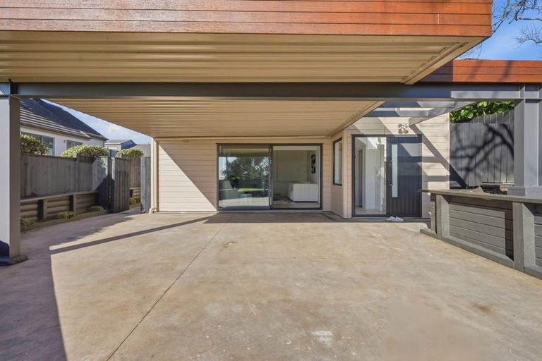 Photo of property in 2/5 View Road, Shelly Park, Auckland, 2014