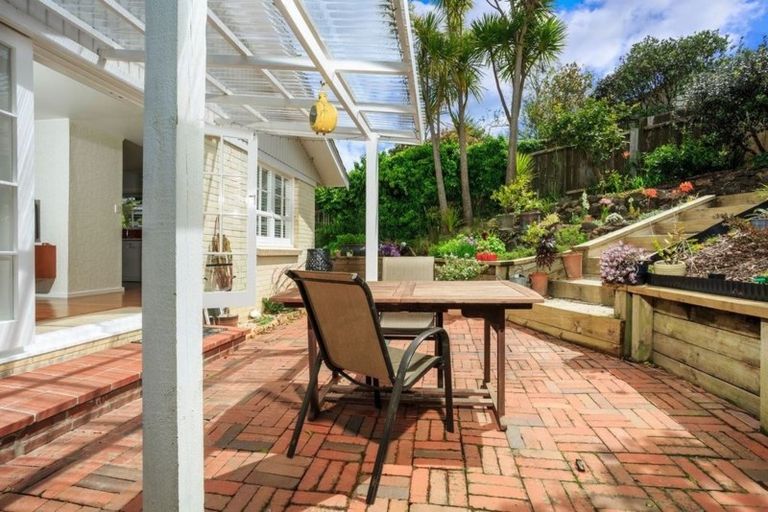 Photo of property in 2/28 Sovereign Place, Glenfield, Auckland, 0629