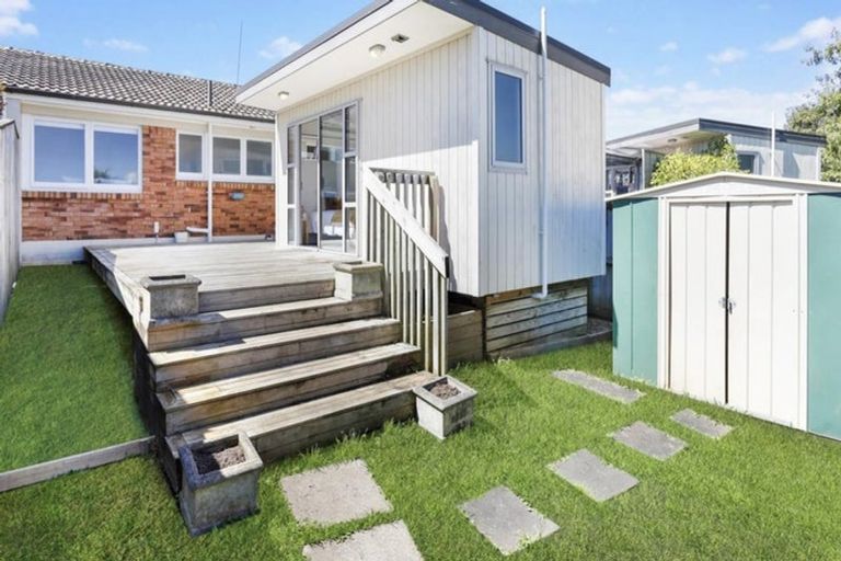 Photo of property in 2/8 Paul Place, Pakuranga, Auckland, 2010