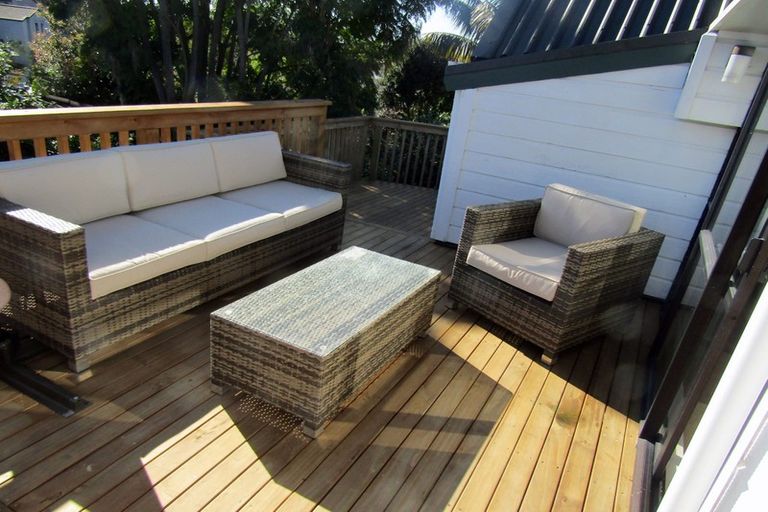 Photo of property in 22 Marina View Drive, West Harbour, Auckland, 0618