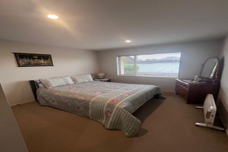 Photo of property in 10 Chard Place, Flat Bush, Auckland, 2016