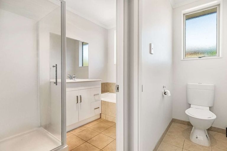 Photo of property in 6 Magnolia Drive, Waiuku, 2123