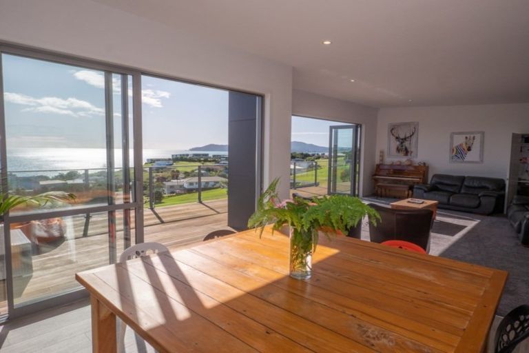 Photo of property in 68 Stratford Drive, Cable Bay, 0420