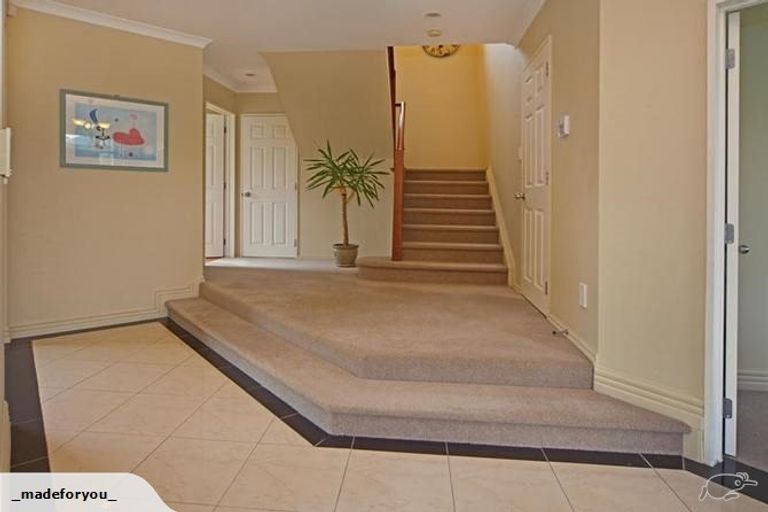 Photo of property in 24 George Deane Place, Greenhithe, Auckland, 0632