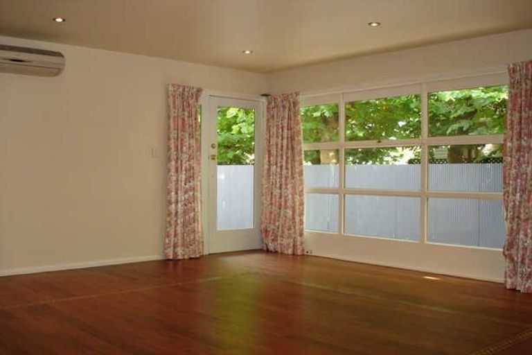 Photo of property in 32 Strowan Road, Strowan, Christchurch, 8052