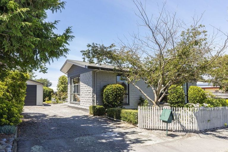 Photo of property in 17 Banks Place, Rangiora, 7400