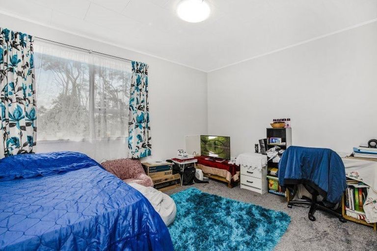 Photo of property in 64 Reynella Drive, Massey, Auckland, 0614