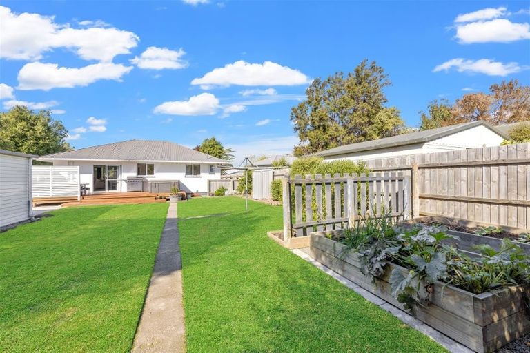 Photo of property in 7 Pinehurst Crescent, Russley, Christchurch, 8042