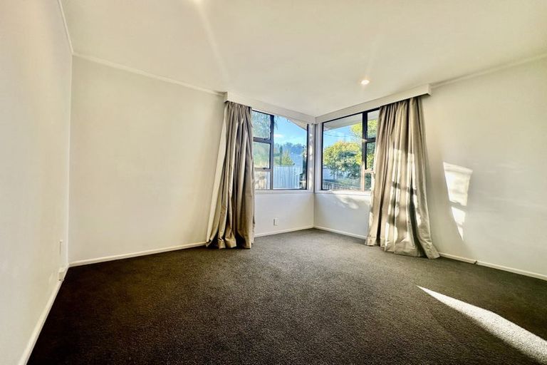 Photo of property in 10 Peter Terrace, Castor Bay, Auckland, 0620