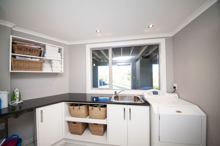 Photo of property in 85 Cashmere Drive, Fitzherbert, Palmerston North, 4410