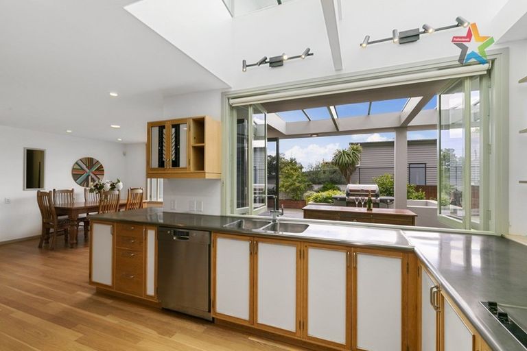 Photo of property in 437 Muritai Road, Eastbourne, Lower Hutt, 5013