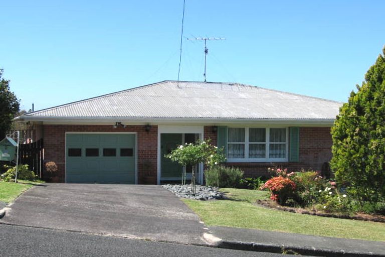 Photo of property in 8 Barker Rise, Northcross, Auckland, 0632