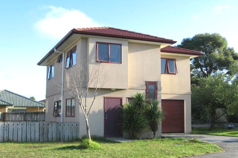 Photo of property in 5/2 Juliana Way, Glendene, Auckland, 0602