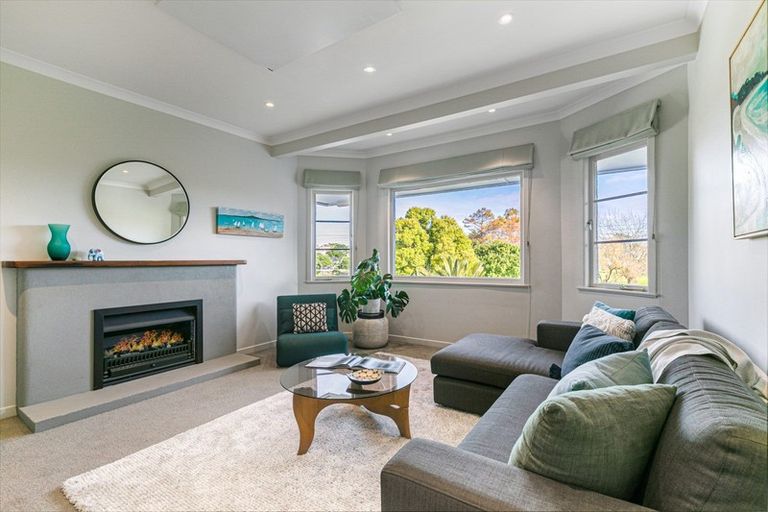 Photo of property in 18 Wairoa Road, Narrow Neck, Auckland, 0624