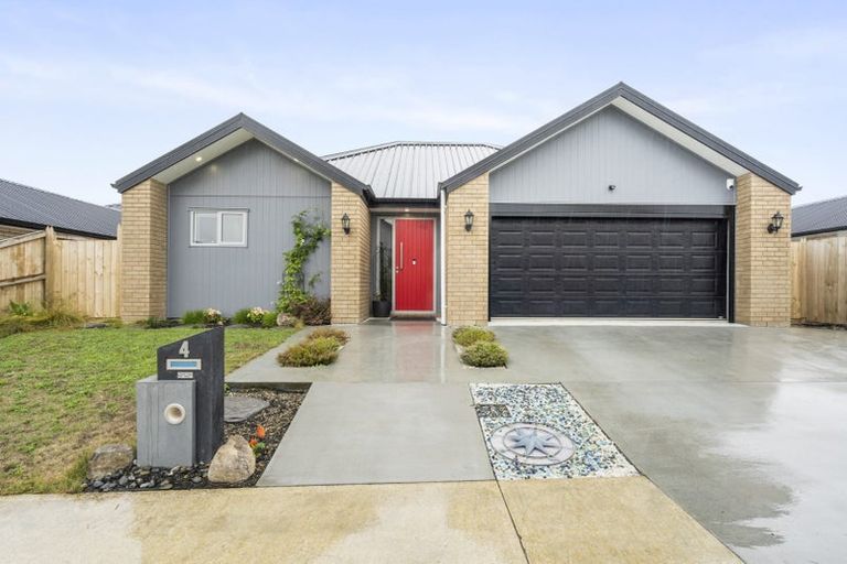 Photo of property in 4 Te Tiireke Drive, Glenview, Hamilton, 3206