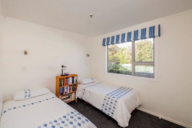Photo of property in 11 Hastings Street, Waikanae Beach, Waikanae, 5036