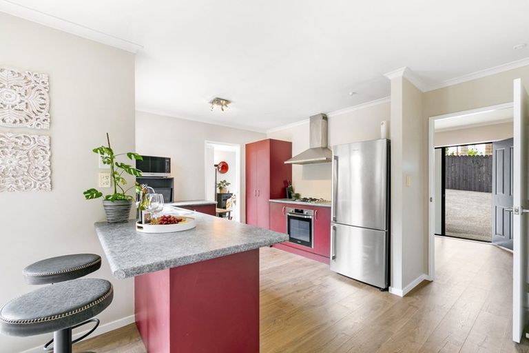 Photo of property in 13 Berkshire Terrace, Massey, Auckland, 0614