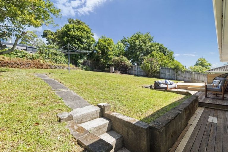 Photo of property in 33 Weatherly Road, Torbay, Auckland, 0630