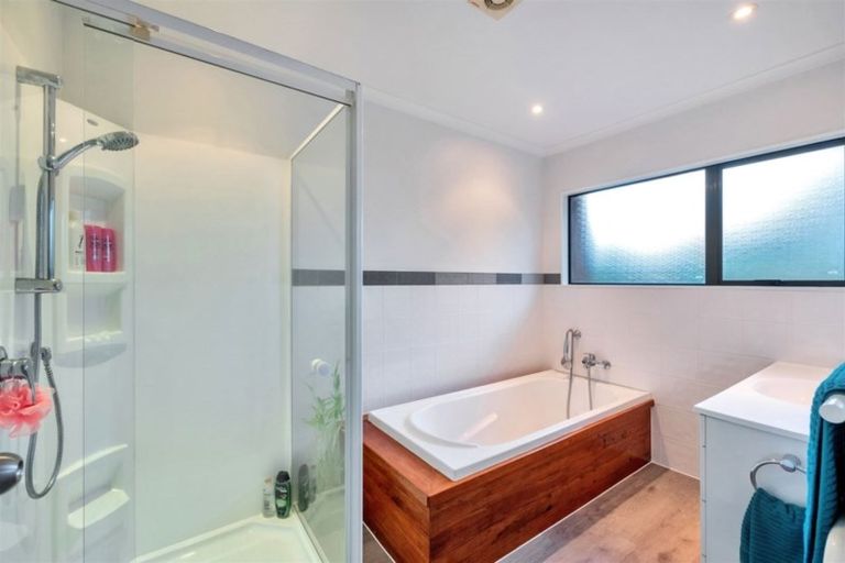 Photo of property in 48a Scott Road, Stanmore Bay, Whangaparaoa, 0932