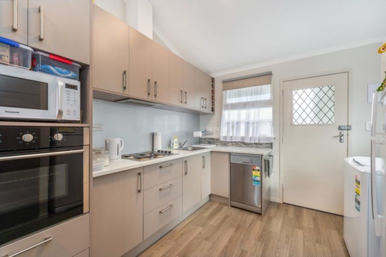 Photo of property in 2/10 Te Aroha Street, Hamilton East, Hamilton, 3216